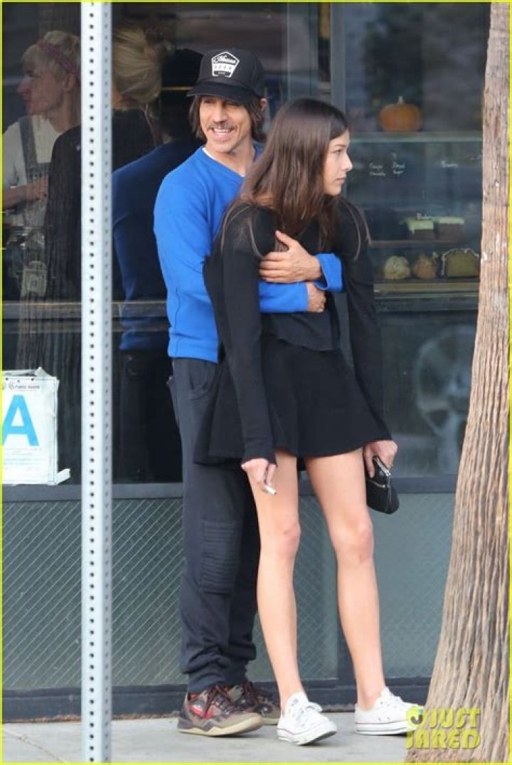 Exclusive: Anthony Kiedis And Girlfriend Cozy Up