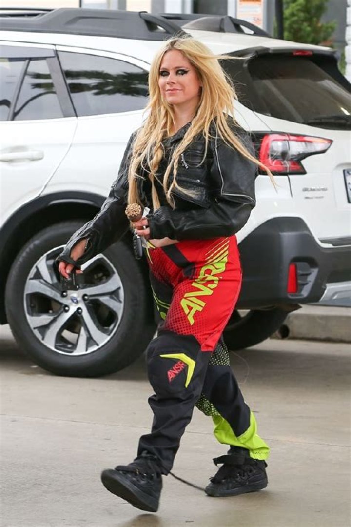 Avril Lavigne's Weight Gain Journey In 2024: An Insightful Look