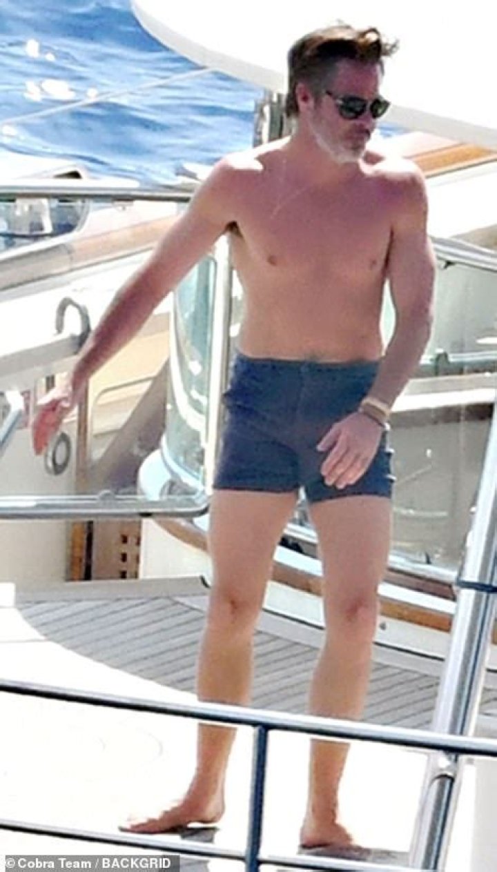 Chris Pine: A Captivating Exploration Of His Physique