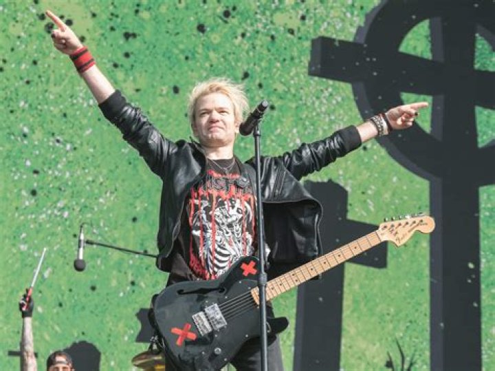 Everything You Need To Know About Deryck Whibley's Child