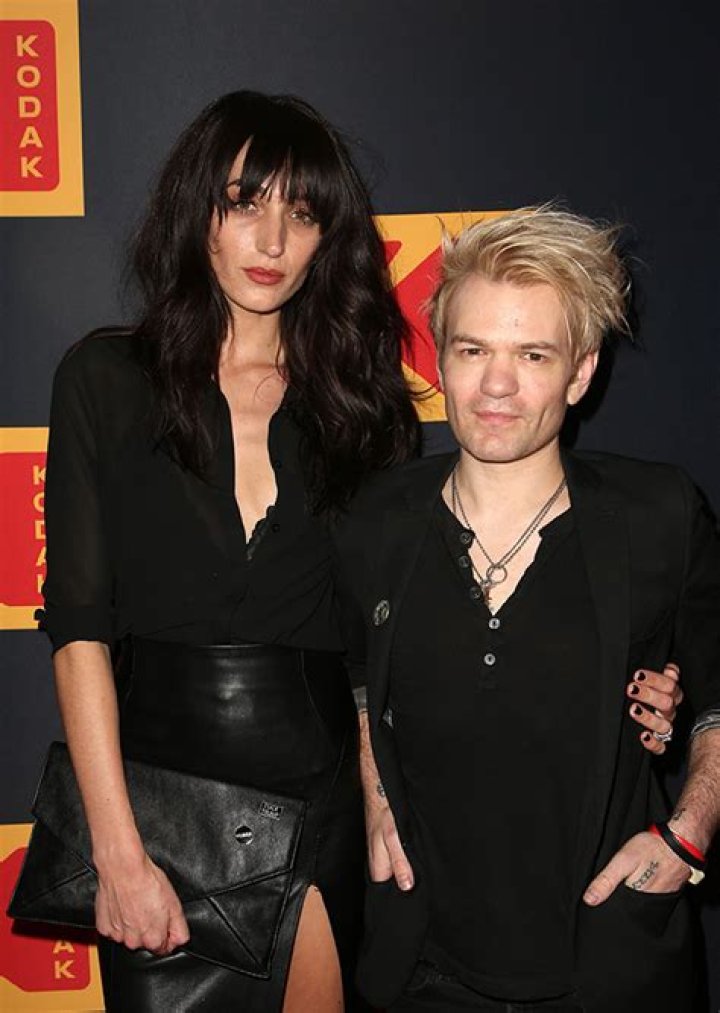 The Ultimate Guide To Deryck Whibley's Wife