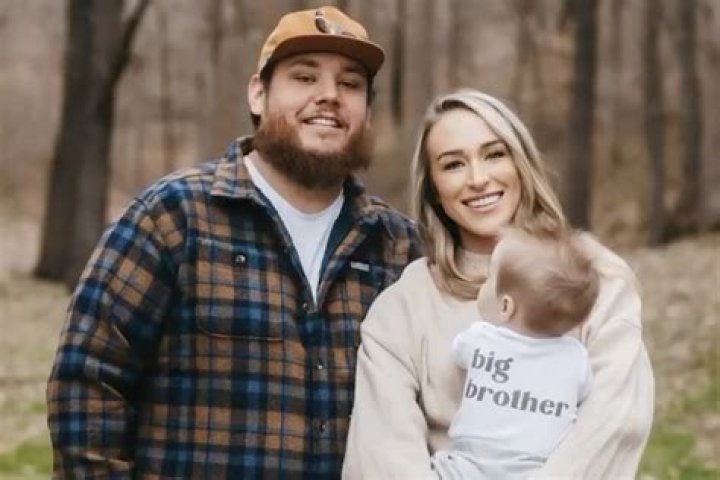 Does Luke Combs Have Siblings? The Complete Guide
