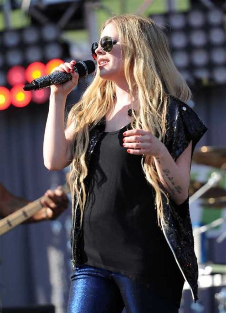 Is Avril Lavigne's Weight Gain A Topic Of Concern?