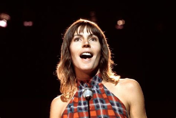 Helen Reddy: Biography Of The Iconic Australian Singer-Songwriter