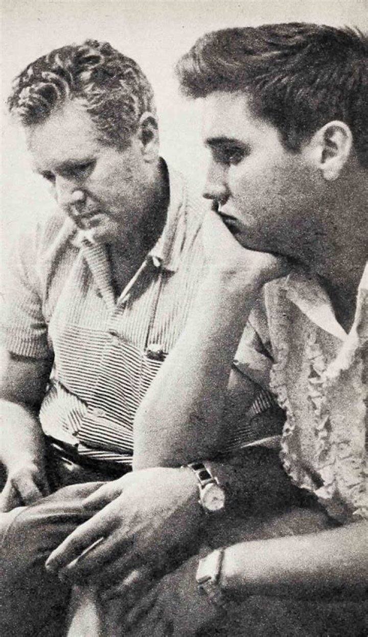 At What Age Did Gladys Presley, Elvis's Mother, Pass Away?