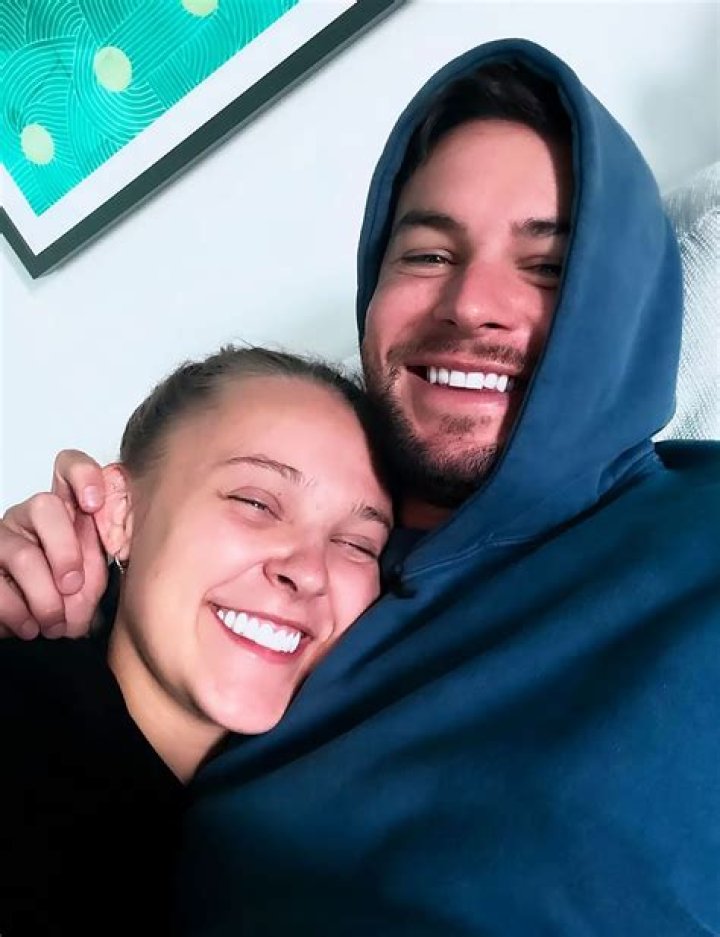 How Old Is JoJo Siwa: Unlocking The Mystery Of The Teen Sensation