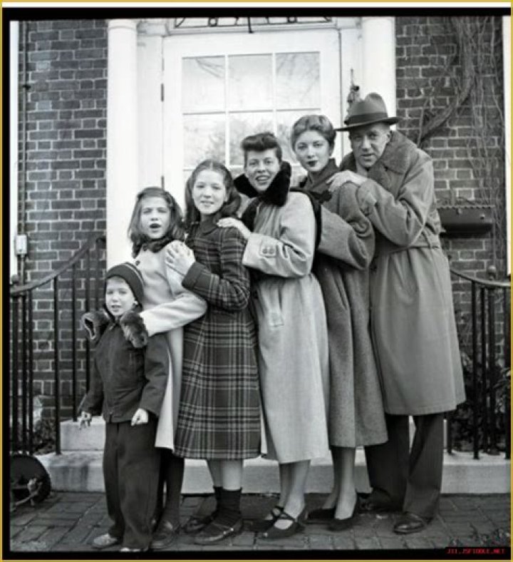 Are Carly Simon And Paul Simon Related?