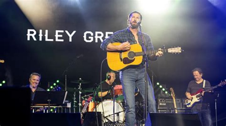 Will Riley Green Remain Single Throughout 2024?