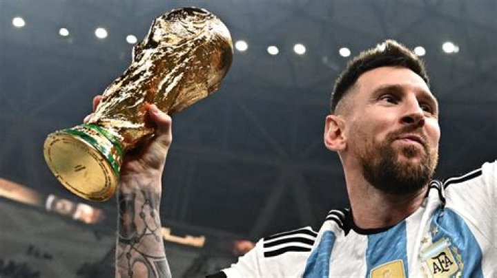 Exquisite Photos Of Lionel Messi With The Trophy