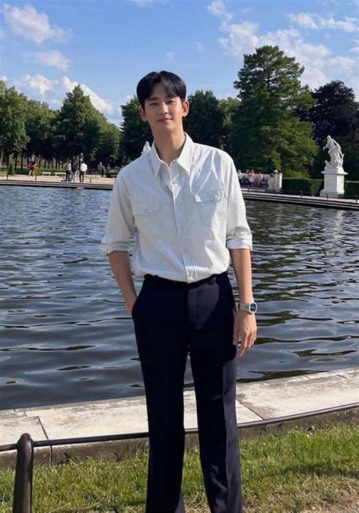 Kim Soo Hyun's Private Life: A Glimpse Beyond The Camera