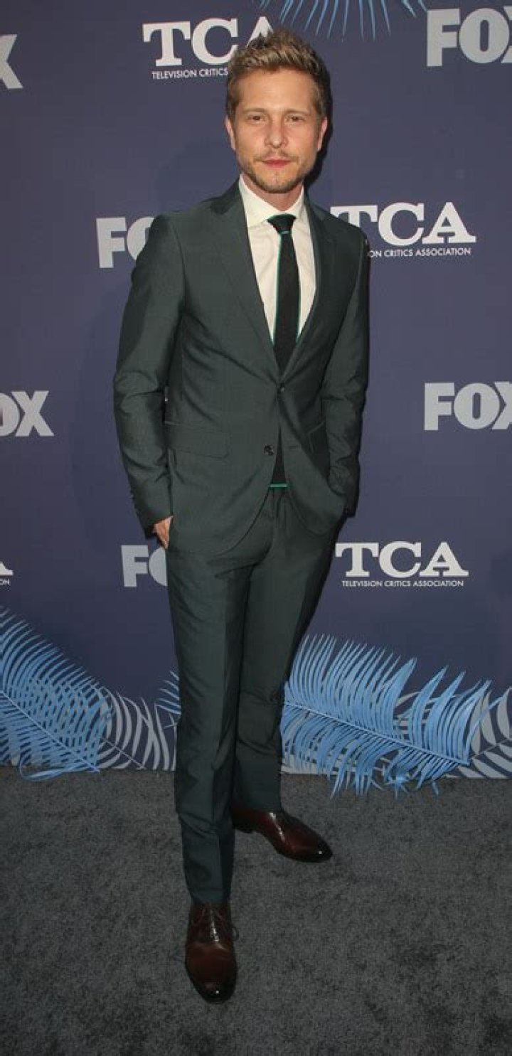 Discover The Surprising Truth: Uncovering Matt Czuchry's Stature