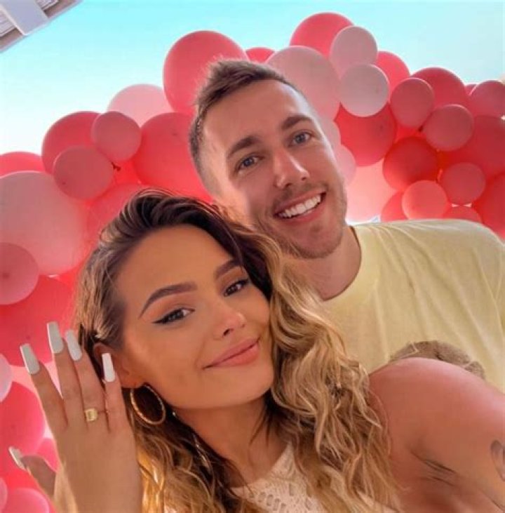 Miniminter's Wife: Uncovering The Love Life Of The Famous YouTuber