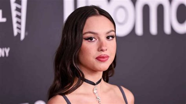 Surprising Age Gap: Olivia Rodrigo's Father's Age Revealed