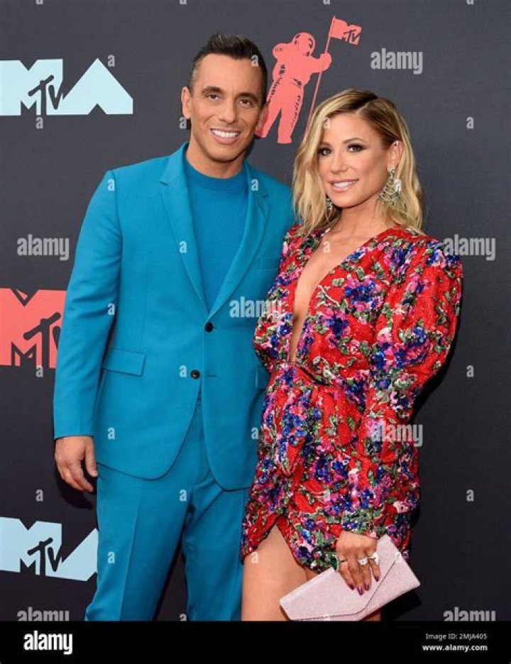 Sebastian Maniscalco's Leading Lady: Uncovering The Life Of Lana Gomez