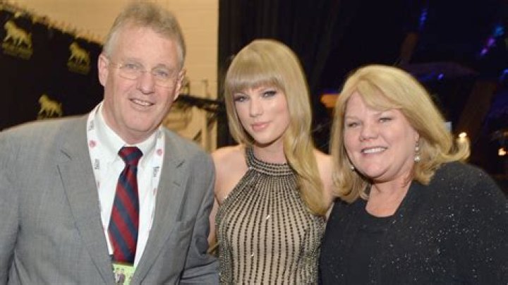 Taylor Swift's Parents Reunite: A New Chapter In Family Reconciliation