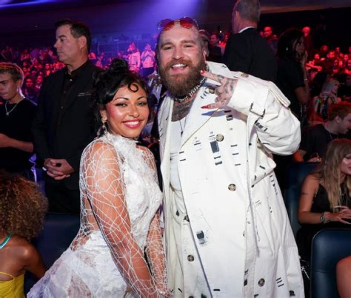 Who Is Teddy Swims Dating In 2024? The Scoop On His Love Life