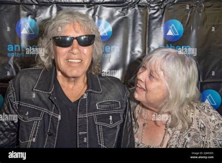 Jose Feliciano's Wife: Meet Susan M. Omilian
