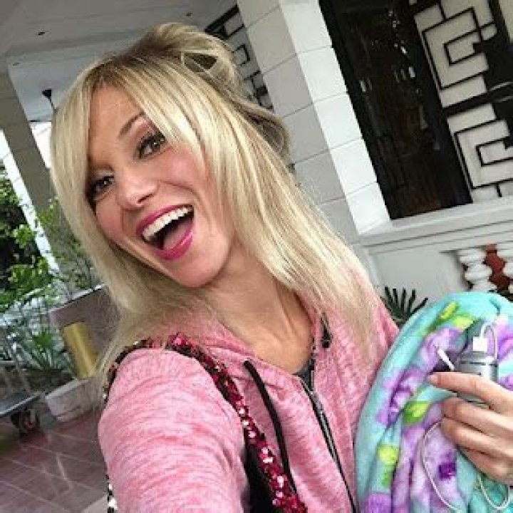 Debbie Gibson Wiki: The Ultimate Guide To The Pop Icon